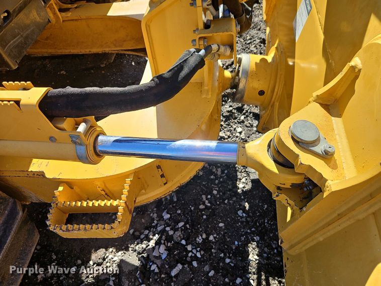 image for item EO7048 2008 John Deere 650J XLT dozer