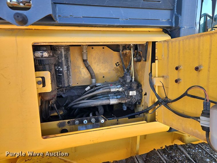 image for item EO7048 2008 John Deere 650J XLT dozer