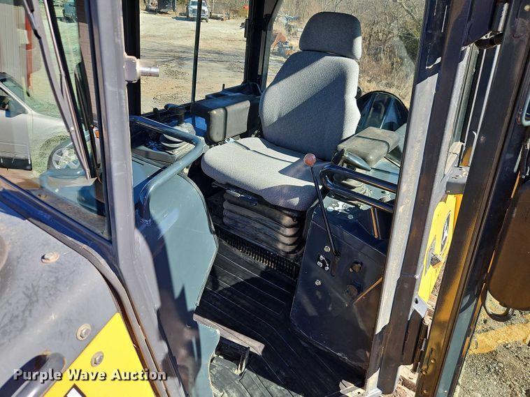 image for item EO7048 2008 John Deere 650J XLT dozer