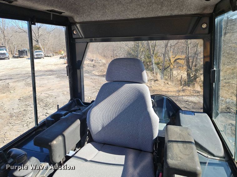 image for item EO7048 2008 John Deere 650J XLT dozer