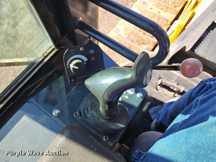 image for item EO7048 2008 John Deere 650J XLT dozer