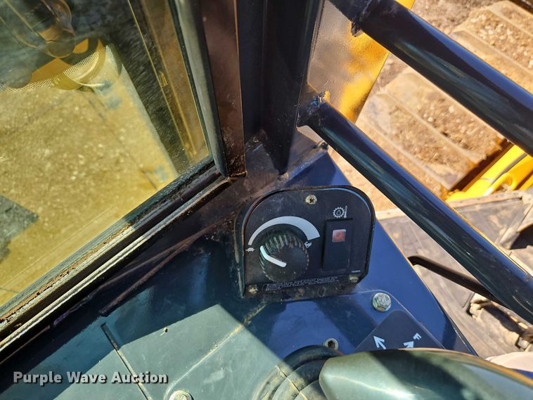 image for item EO7048 2008 John Deere 650J XLT dozer