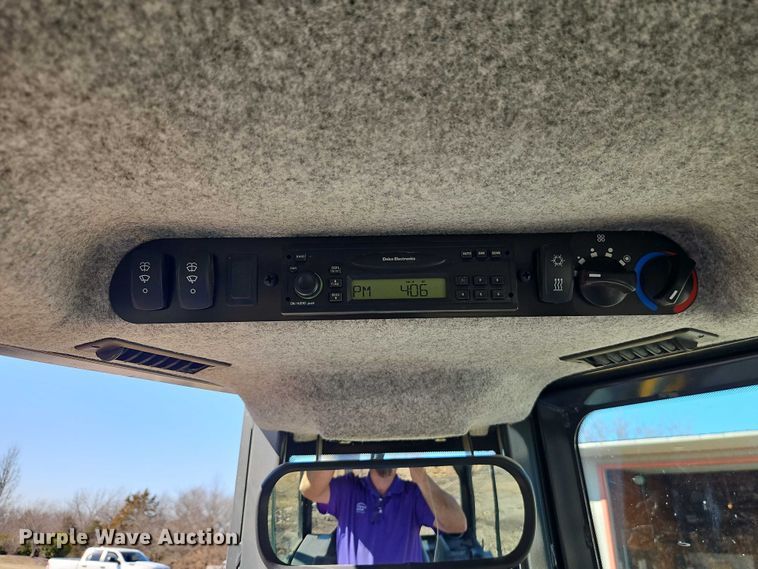 image for item EO7048 2008 John Deere 650J XLT dozer