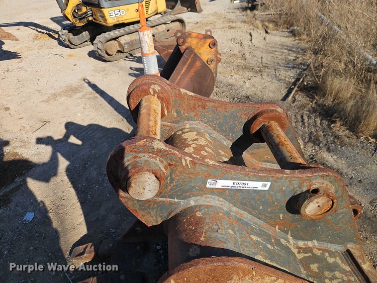 image for item EO7051 Hensley KOBSK115 excavator bucket