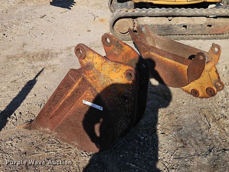 image for item EO7052 (2) backhoe buckets