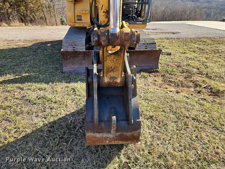 image for item EO7053 2007 John Deere 135C RTS excavator