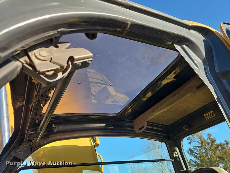 image for item EO7053 2007 John Deere 135C RTS excavator