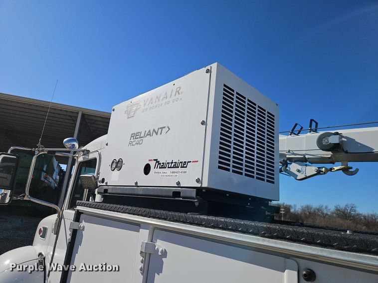 image for item EO7054 2019 Peterbilt 337 utility / service truck