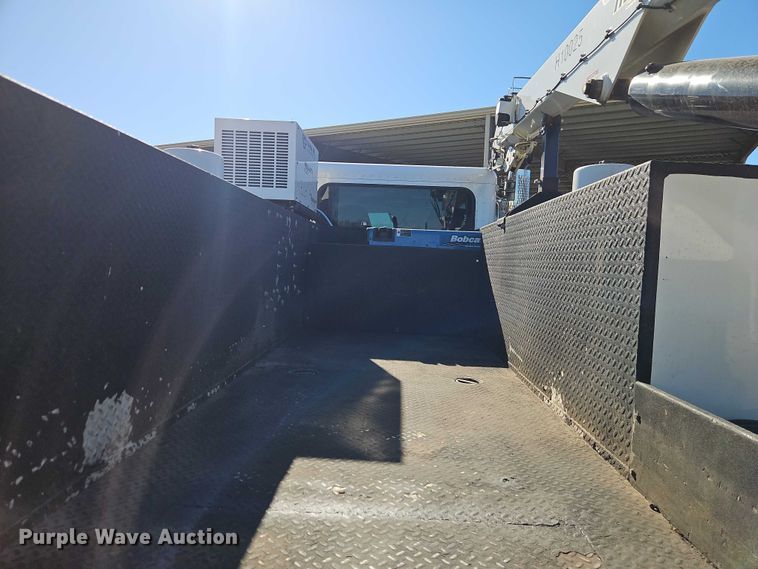 image for item EO7054 2019 Peterbilt 337 utility / service truck