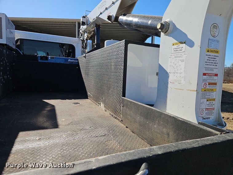 image for item EO7054 2019 Peterbilt 337 utility / service truck