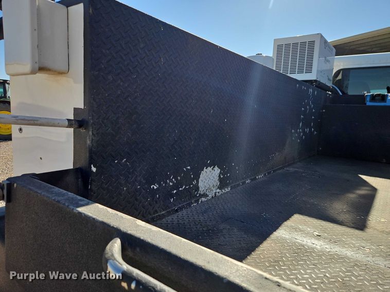 image for item EO7054 2019 Peterbilt 337 utility / service truck