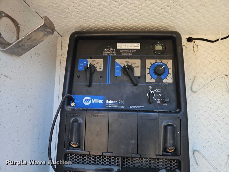 image for item EO7054 2019 Peterbilt 337 utility / service truck