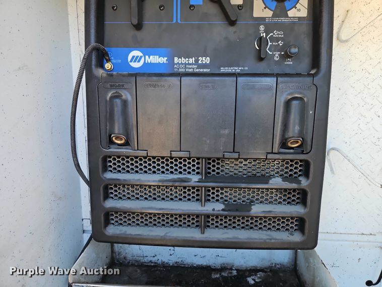 image for item EO7054 2019 Peterbilt 337 utility / service truck