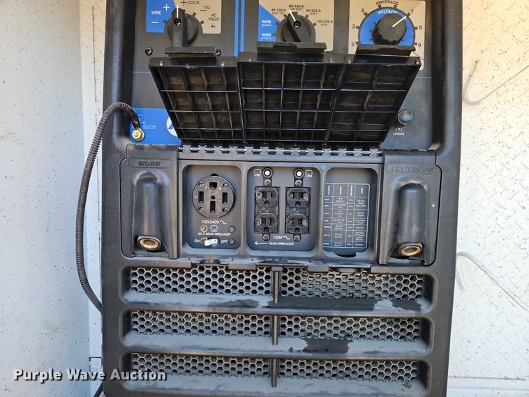 image for item EO7054 2019 Peterbilt 337 utility / service truck