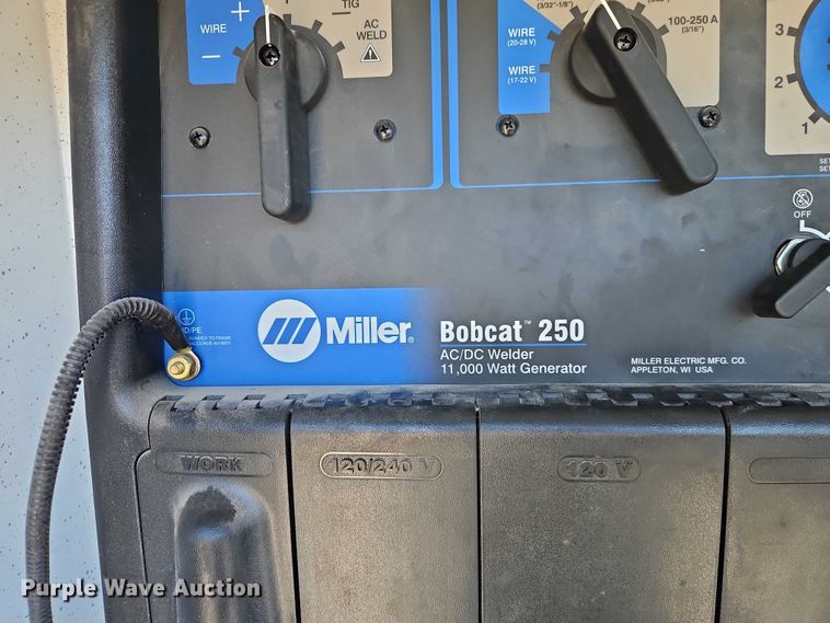 image for item EO7054 2019 Peterbilt 337 utility / service truck