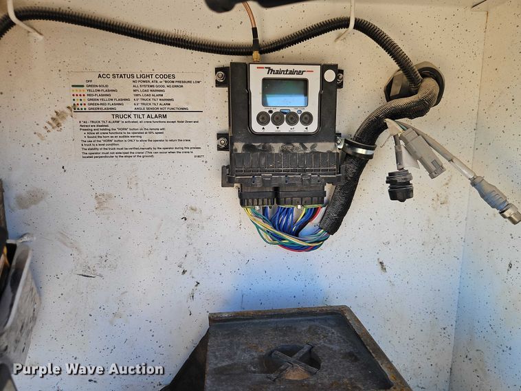 image for item EO7054 2019 Peterbilt 337 utility / service truck