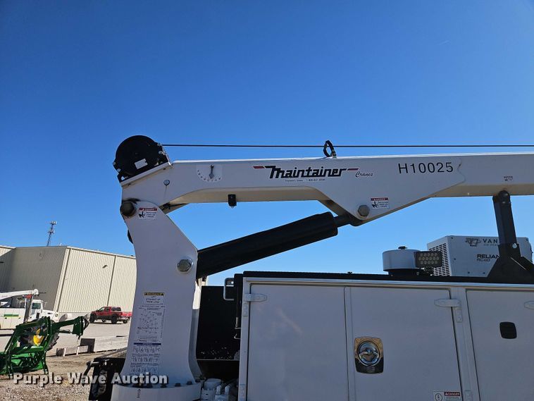 image for item EO7054 2019 Peterbilt 337 utility / service truck