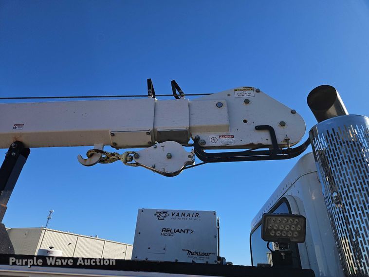 image for item EO7054 2019 Peterbilt 337 utility / service truck