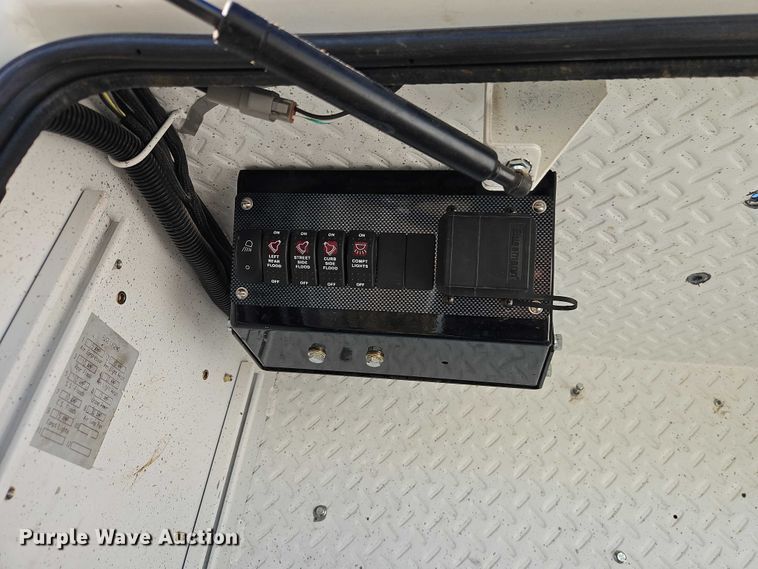 image for item EO7054 2019 Peterbilt 337 utility / service truck