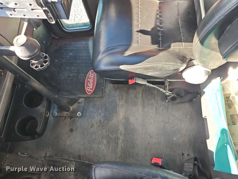 image for item EO7054 2019 Peterbilt 337 utility / service truck