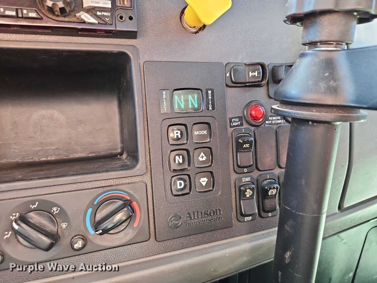 image for item EO7054 2019 Peterbilt 337 utility / service truck