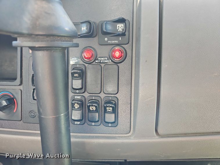 image for item EO7054 2019 Peterbilt 337 utility / service truck