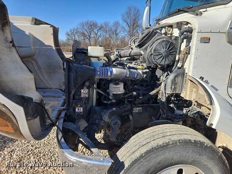 image for item EO7054 2019 Peterbilt 337 utility / service truck