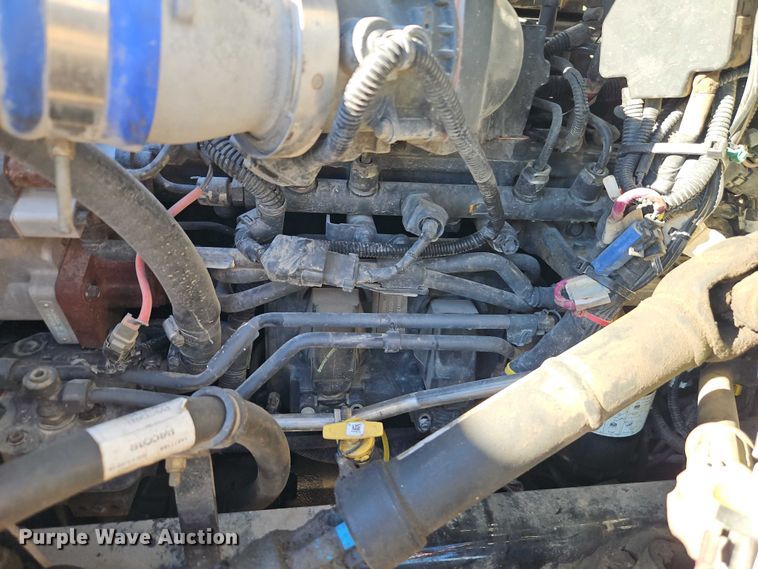 image for item EO7054 2019 Peterbilt 337 utility / service truck