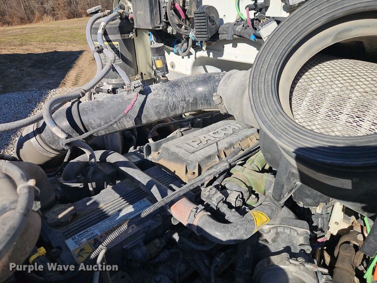 image for item EO7054 2019 Peterbilt 337 utility / service truck