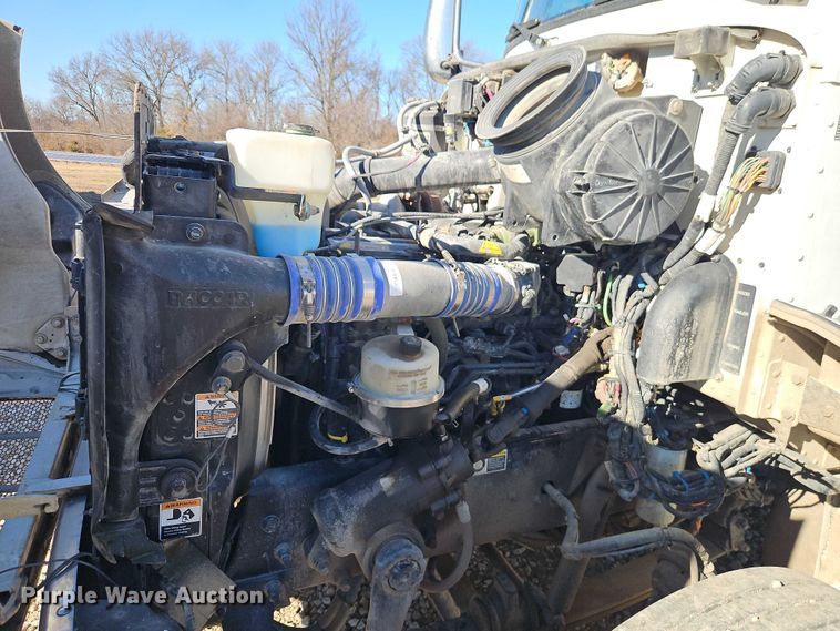 image for item EO7054 2019 Peterbilt 337 utility / service truck