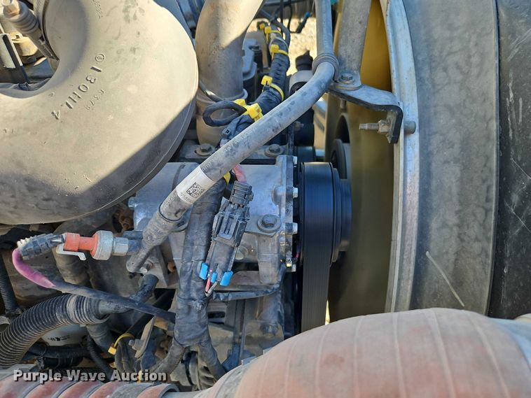 image for item EO7054 2019 Peterbilt 337 utility / service truck