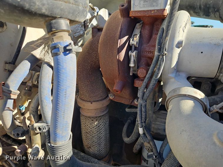 image for item EO7054 2019 Peterbilt 337 utility / service truck