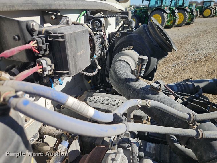 image for item EO7054 2019 Peterbilt 337 utility / service truck