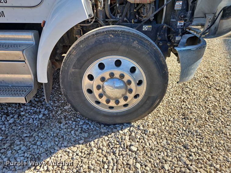 image for item EO7054 2019 Peterbilt 337 utility / service truck