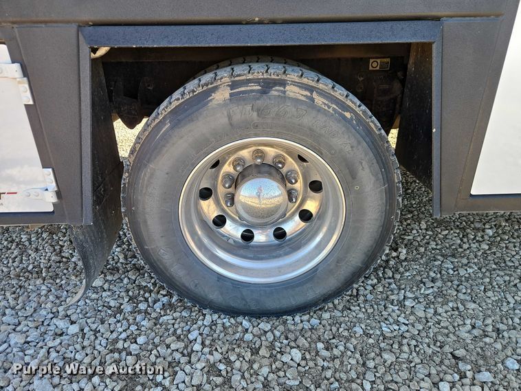 image for item EO7054 2019 Peterbilt 337 utility / service truck