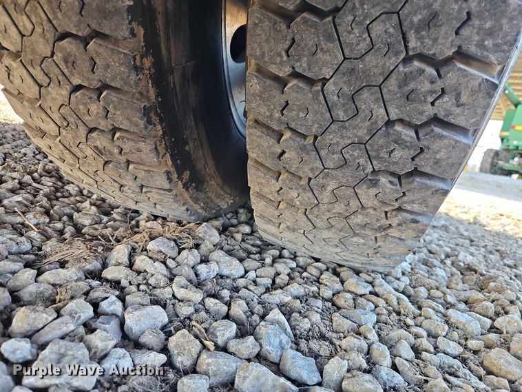 image for item EO7054 2019 Peterbilt 337 utility / service truck