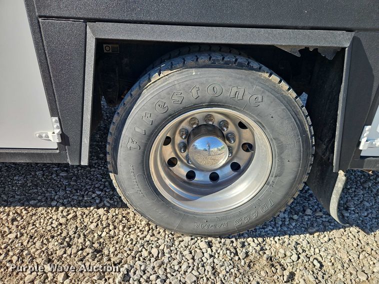 image for item EO7054 2019 Peterbilt 337 utility / service truck