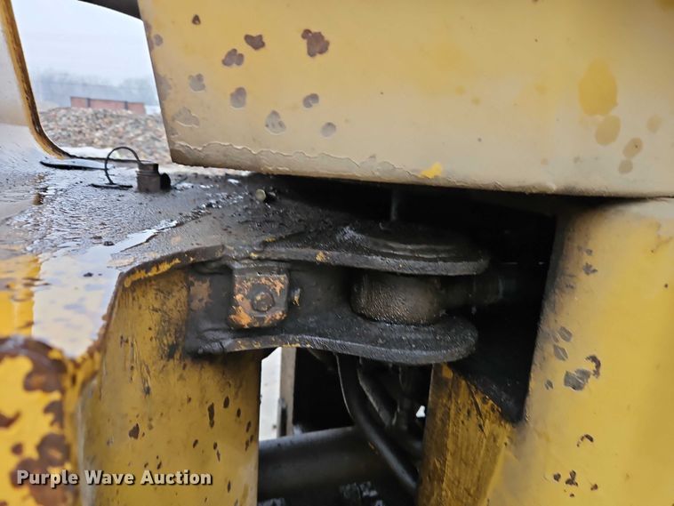 image for item EO7057 1973 Caterpillar 930 wheel loader