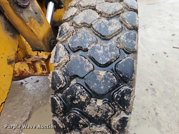 image for item EO7057 1973 Caterpillar 930 wheel loader