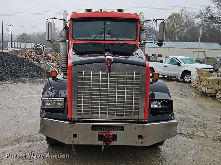 image for item EO7058 2006 Kenworth T800 flatbed truck