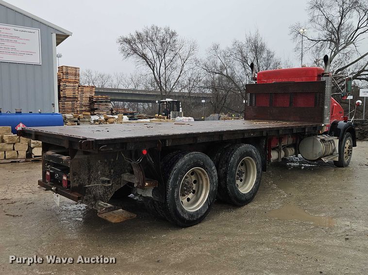 image for item EO7058 2006 Kenworth T800 flatbed truck