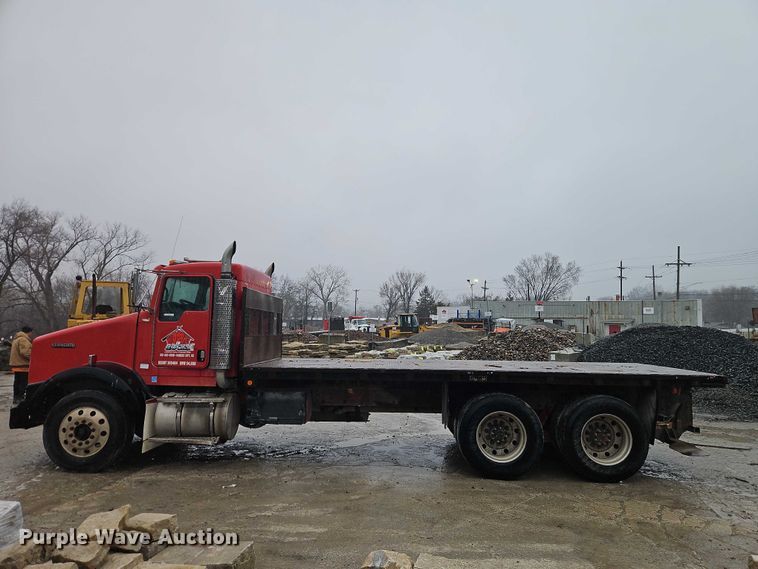 image for item EO7058 2006 Kenworth T800 flatbed truck