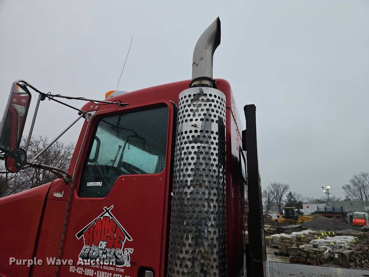 image for item EO7058 2006 Kenworth T800 flatbed truck