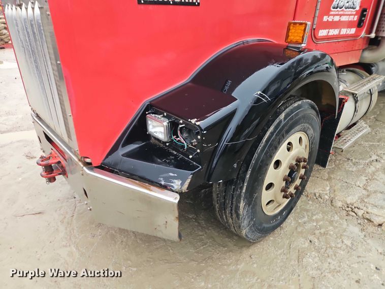 image for item EO7058 2006 Kenworth T800 flatbed truck