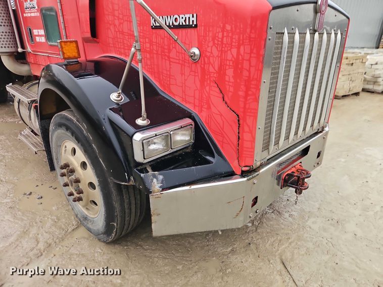 image for item EO7058 2006 Kenworth T800 flatbed truck