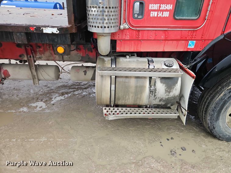 image for item EO7058 2006 Kenworth T800 flatbed truck