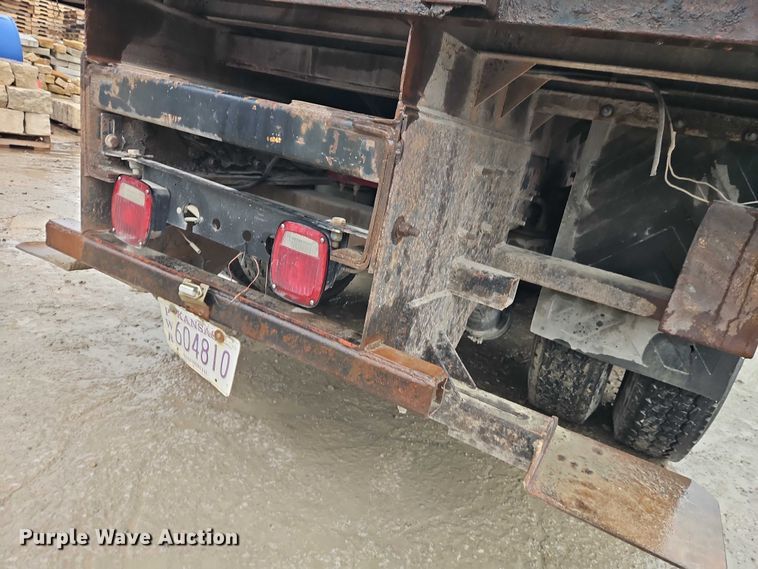 image for item EO7058 2006 Kenworth T800 flatbed truck