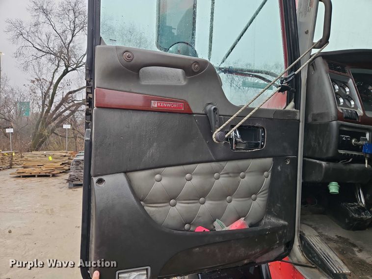 image for item EO7058 2006 Kenworth T800 flatbed truck