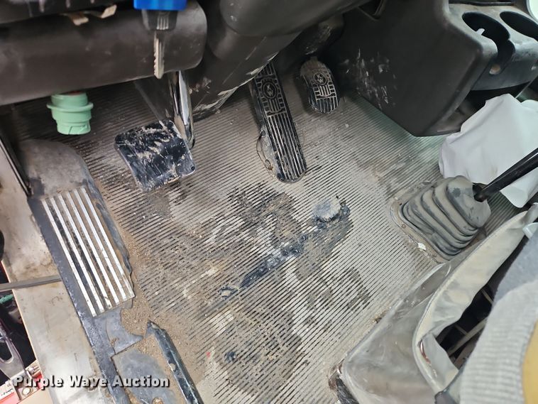 image for item EO7058 2006 Kenworth T800 flatbed truck