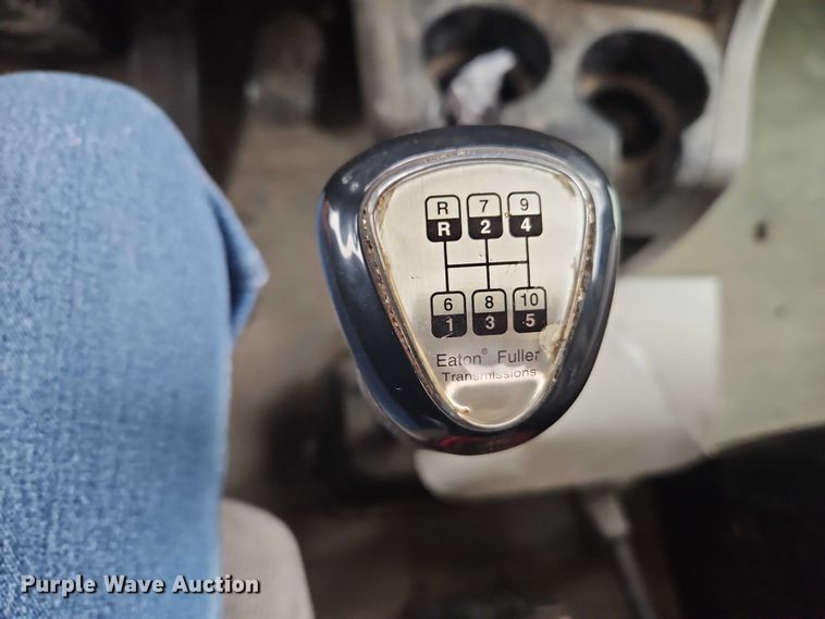 image for item EO7058 2006 Kenworth T800 flatbed truck